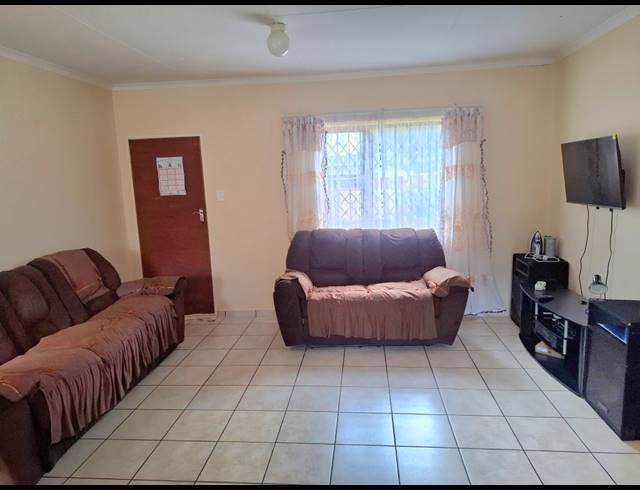 2 BEDROOM HOUSE FOR SALE IN GLEN HARVIE